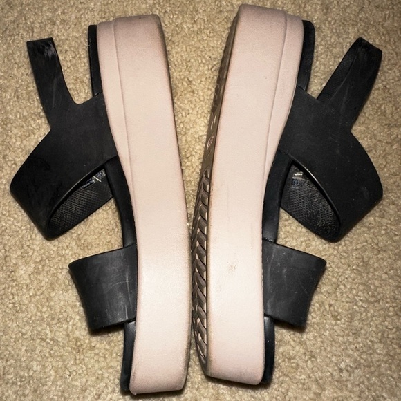 CROCS Black and Cream Platform Sandals Modern Minimalist summer spring 11 beach - Picture 7 of 9